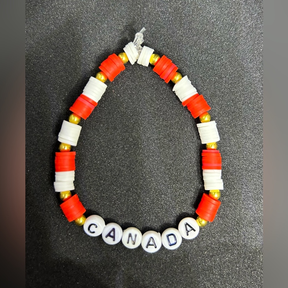 Canada (Country) Heishi Bracelet - Picture 3 of 7